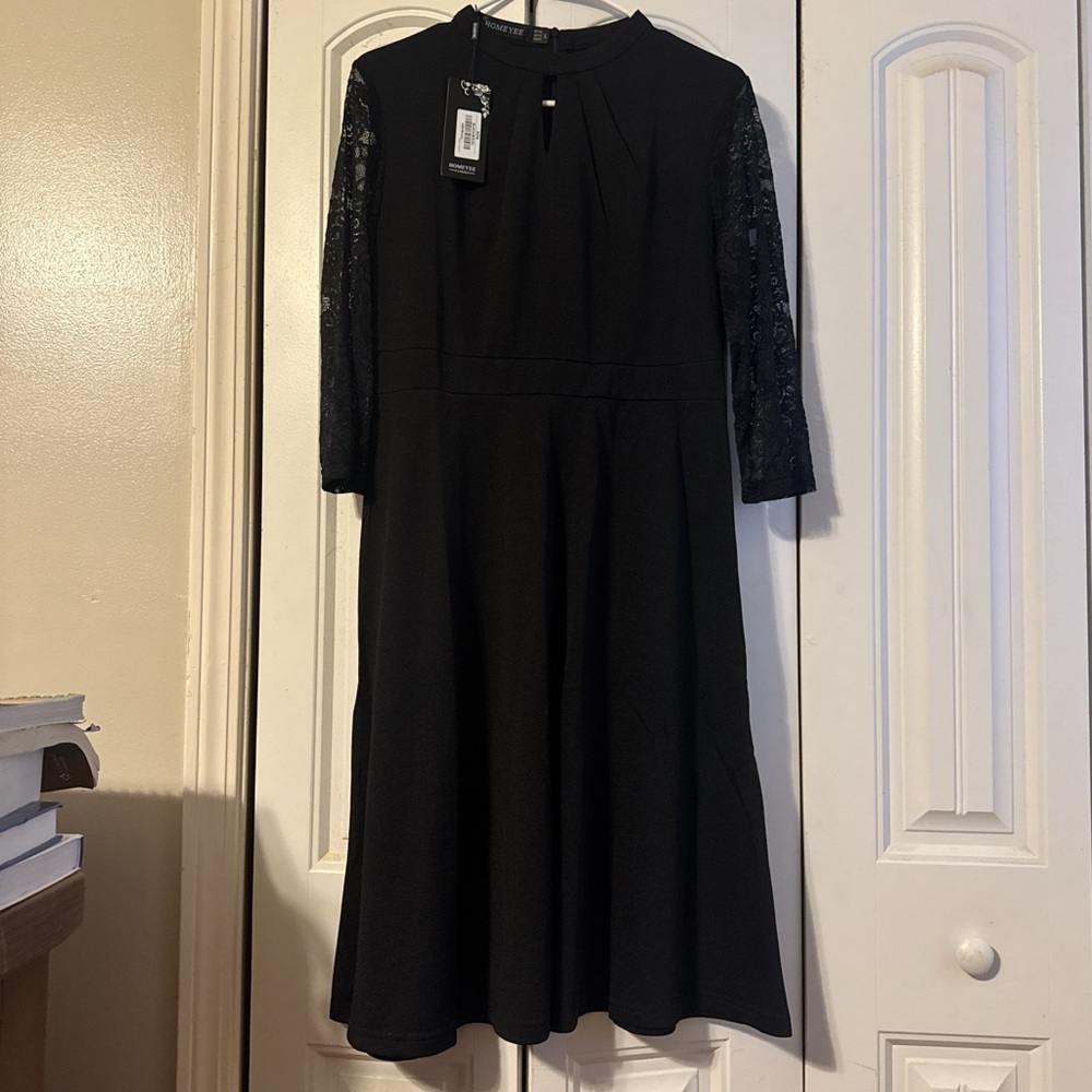 Chic Black Lace Sleeve Dress